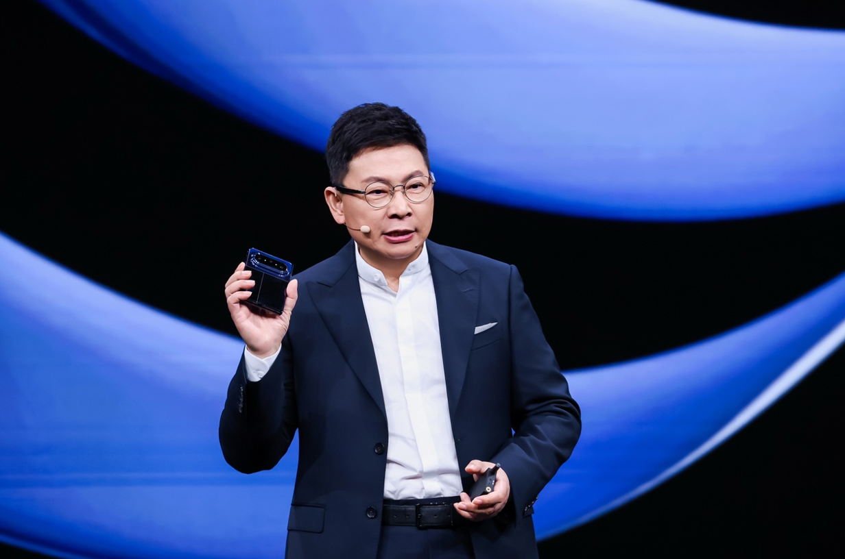 大阔折HUAWEI Pura X Max正式亮相，岂止于阔